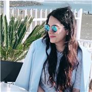 Laureata in Filologia Moderna, offre ripetizioni di Italiano, storia e geografia per stranieri, scuole medie e superiori